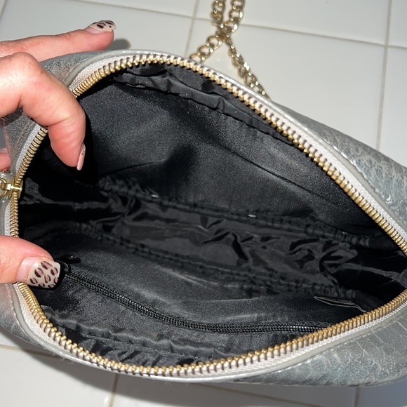 VICTORIA’S SECRET • Metallic Silver Chain Cross Body Shoulder Bag Satchel Purse - Picture 9 of 9